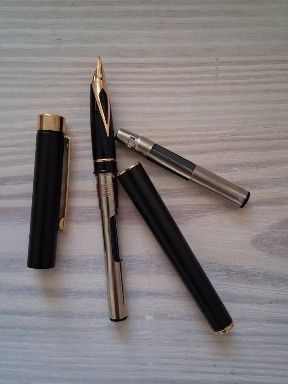 SHEAFFER TARGA 1003 MATT BLACK FOUNTAIN PEN 14KT 585 GOLD NIB GOLD PLATED TRIM